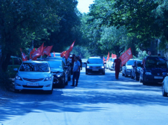 Митинг, автопробег и массовый пикет против пенсионной реформы прошли в Новочеркасске