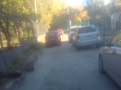 «Наши дети ходят в школу по грязи и ямам», - жительница Новочеркасска