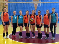 Новочеркасские волейболистки взяли золото на областном турнире