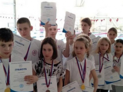 Дети из Новочеркасска выиграли открытые соревнования по плаванию