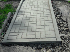 «Пытались облагородить, но до ума не довели», - жительница Новочеркасска о новых пандусах микрорайона Молодежного