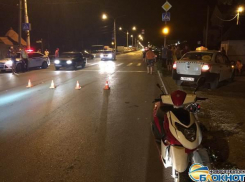 В Новочеркасске подросток на скутере отправил в больницу двух пешеходов