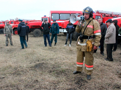 Сотрудники МЧС в Новочеркасске проводят учения по гражданской обороне