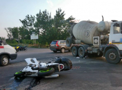 Молодой мотоциклист погиб под колесами бетономешалки на выезде из Новочеркасска