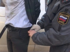 Новочеркасские полицейские нашли у жителя Каменоломен пакет с марихуаной