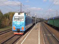 Двое людей попали под поезд в Новочеркасске