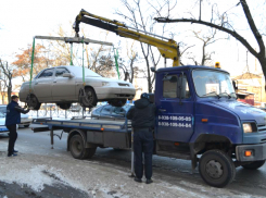 Из-за помех для снегоуборочной техники в Новочеркасске начали эвакуировать машины