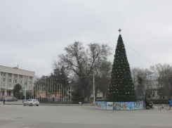 В Новочеркасске обновят ветхую новогоднюю елку за полмиллиона рублей