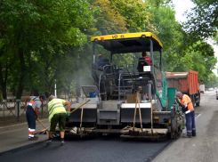 В Новочеркасске начали ремонтировать дорогу на проспекте Баклановском