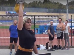 Преподаватель новочеркасского политеха установила рекорд Дона в рывке 16-килограмовой гири