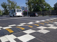 В Новочеркасске из-за установленных «лежачих полицейских» образовалась пробка на улице Гагарина