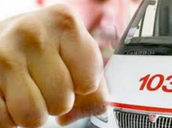 В Новочеркасске на бригаду скорой помощи напал пьяный дебошир