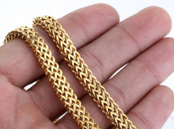 Золотую цепочку похитил у своей знакомой 25-летний житель Новочеркасска