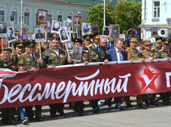 Около 20 тысяч жителей Новочеркасска поучаствовали в душераздирающей акции «Бессмертный полк»