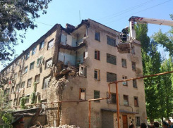 В Новочеркасске обрушившееся общежитие снова разваливается после капремонта