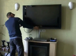 По пьяной лавочке: житель Новочеркасска украл у знакомой телевизор