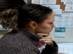 Сотрудники новочеркасского супермаркета пытались отобрать телефон у покупателя, снимавшего их беспредел