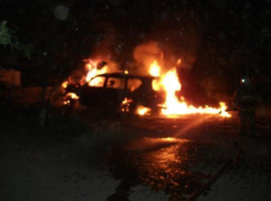 Неизвестные сожгли внедорожник новочеркасского предпринимателя