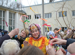 Блины, хороводы и дождь: как в Новочеркасске отметили Масленицу