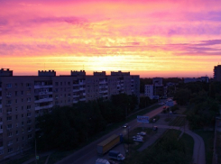 Потрясающий огненно-фиолетовый закат сфотографировали в Новочеркасске