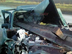 Отбойник пронзил насквозь «Ладу» пятнадцатой модели на трассе под Новочеркасском