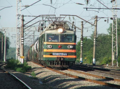 Под Новочеркасском поезд сбил военнослужащего