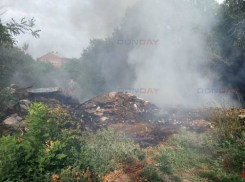 Одна из несанкционированных свалок Новочеркасска загорелась