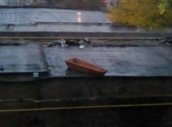 Жуткий гроб на крыше разваленного завода шокировал жителя Новочеркасска