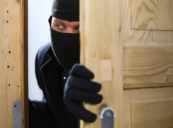 От действий серийного грабителя из Новочеркасска пострадали десять человек 