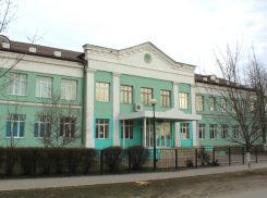 Учеников и персонал 14-й школы Новочеркасска эвакуировали из-за странной сумки