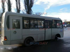 Автобус с оторвавшимся на ходу колесом вылетел на встречку в Новочеркасске