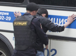Новочеркасца с пакетиком спайса поймали в Неклиновском районе