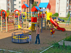 На строительство детских площадок в Новочеркасске выделено 260 тысяч рублей