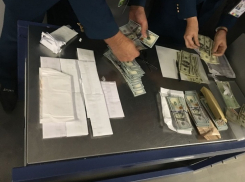 В соседнем с Новочеркасском аэропорту задержали пассажира с крупной суммой в валюте