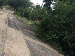 Новочеркасцы латают ямы на Орджоникидзе за свой счет