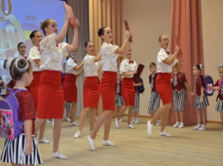 Новочеркасская школа №23 широко отметила 50-летний юбилей 