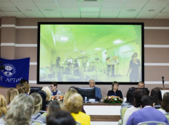 В «Леге Артис» ведущие офтальмологи страны обсудили лечение косоглазия и других заболеваний глаз у детей 