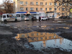 Жители Новочеркасска пожаловались на забитые ливневки в микрорайоне Донском