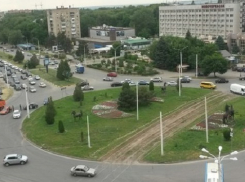 В Новочеркасске из-за ДТП на Баклановском проспекте организовано движение «по-английски»