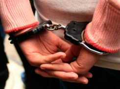 Наркотик и фасовочные пакетики обнаружили на кухне у жительницы Новочеркасска