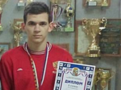 Новочеркасец Иван Шишков завоевал золото чемпионата Волгоградской области по боксу