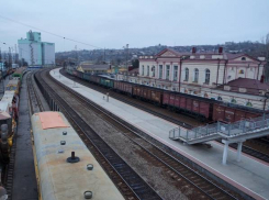 На железнодорожном вокзале в Новочеркасске погибла 42-летняя женщина