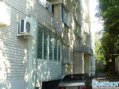 В Новочеркасске частному лицу продали пятиэтажку вместе с жильцами
