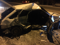 В ДТП с тремя автомобилями в Новочеркасске сильно пострадали два человека