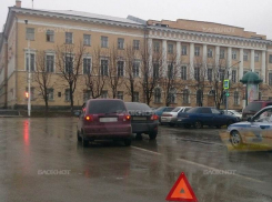 В Новочеркасске две иномарки не поделили площадь Платова