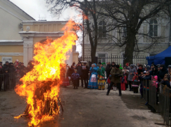 В Новочеркасске прошли проводы Масленицы
