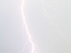 Удар молнии поразил пятиэтажку в Новочеркасске