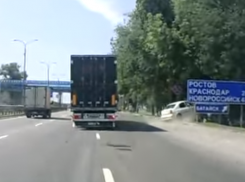 На трассе Новочеркасск-Ростов фура спровоцировала ДТП и скрылась