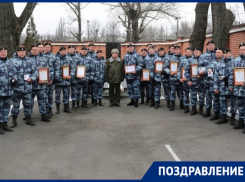Сотрудники новочеркасского ОМОН принимали поздравления