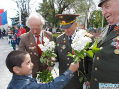 По улицам Новочеркасска прошел «Бессмертный полк» и парад в честь Победы